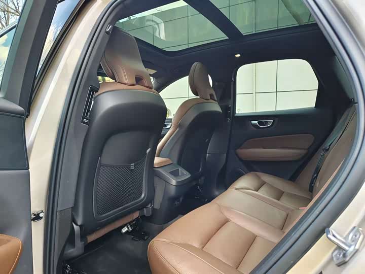 Фото 6 - Volvo XC60