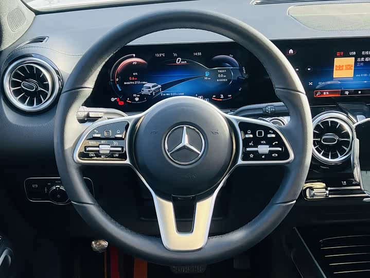 Фото 10 - Mercedes-Benz GLB-Class