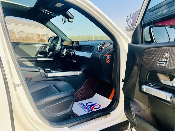 Фото 11 - Mercedes-Benz GLB-Class