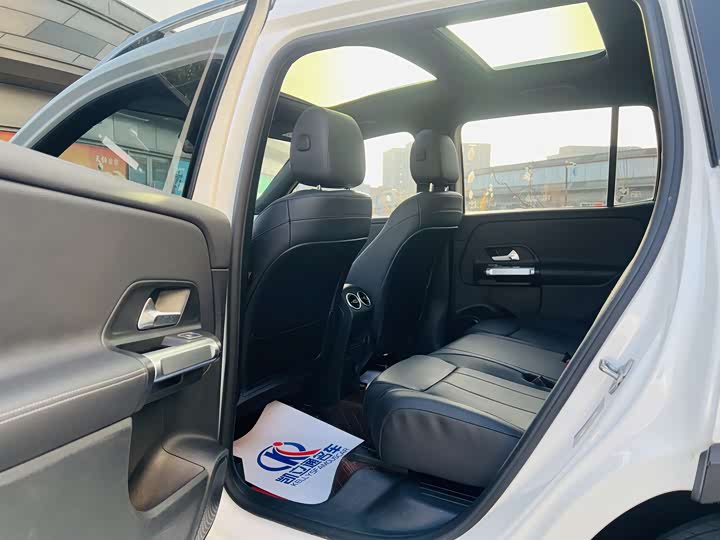 Фото 9 - Mercedes-Benz GLB-Class