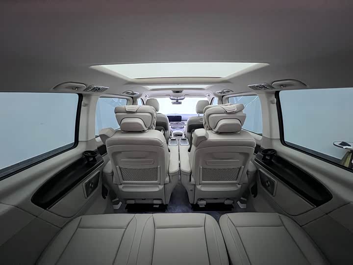 Фото 11 - Mercedes-Benz V-Class