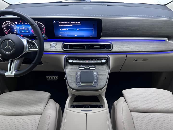 Фото 13 - Mercedes-Benz V-Class