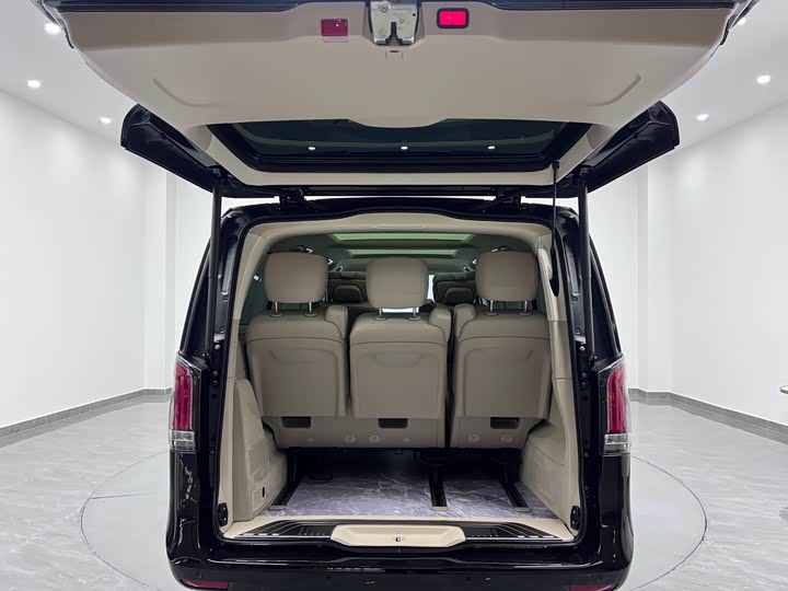 Фото 14 - Mercedes-Benz V-Class