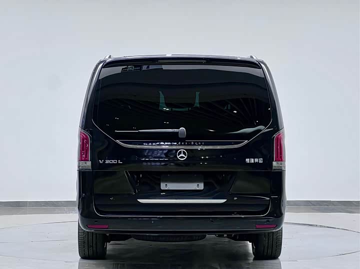 Фото 16 - Mercedes-Benz V-Class