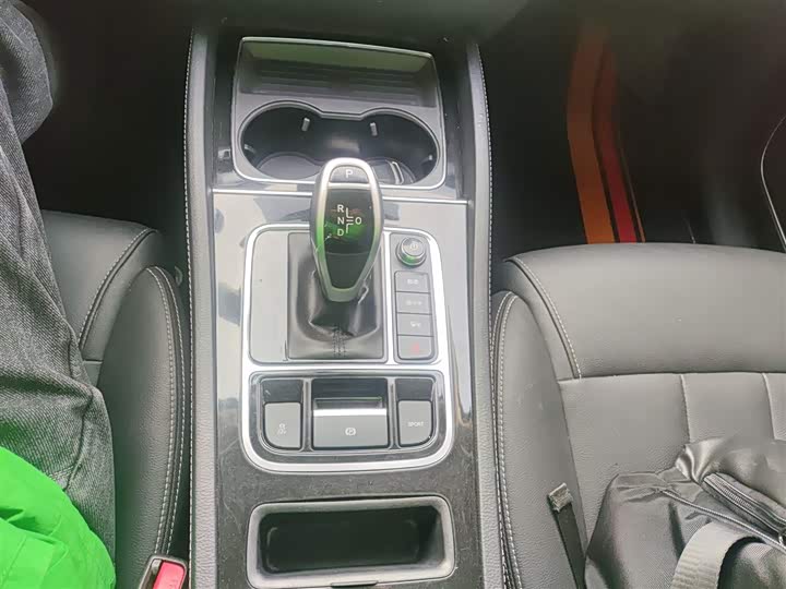 Фото 14 - BYD Song Max