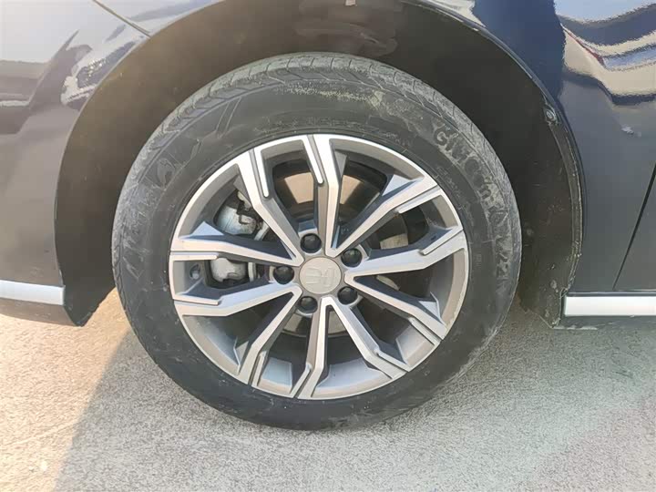 Фото 23 - BYD Song Max