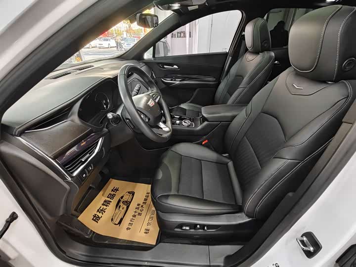 Фото 7 - Cadillac XT4