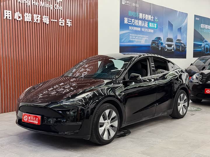 Фото 1 - Tesla Model Y