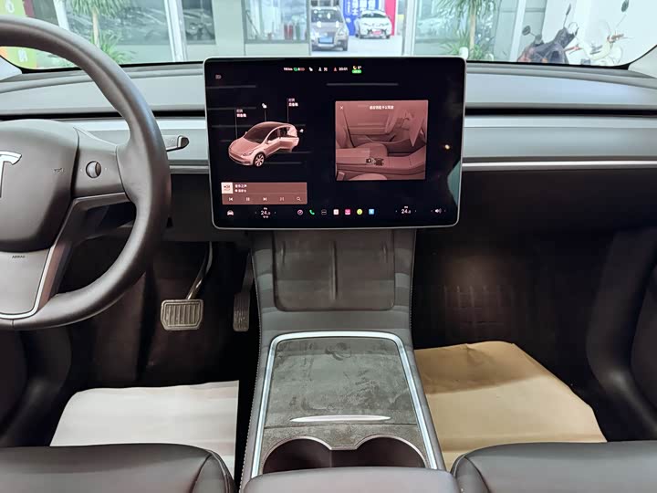 Фото 13 - Tesla Model Y