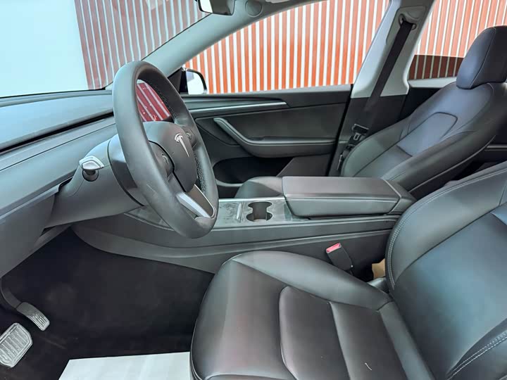 Фото 14 - Tesla Model Y