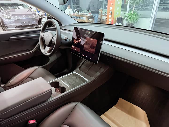 Фото 18 - Tesla Model Y