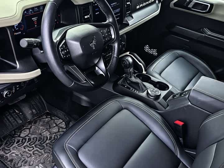 Фото 8 - Ford Bronco