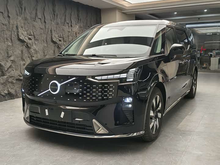 Фото 1 - Volvo EM90