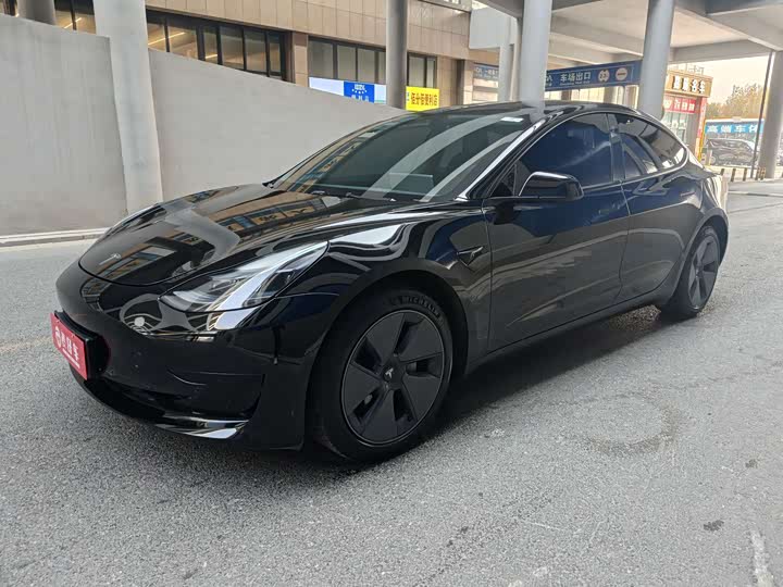 Фото 1 - Tesla Model 3