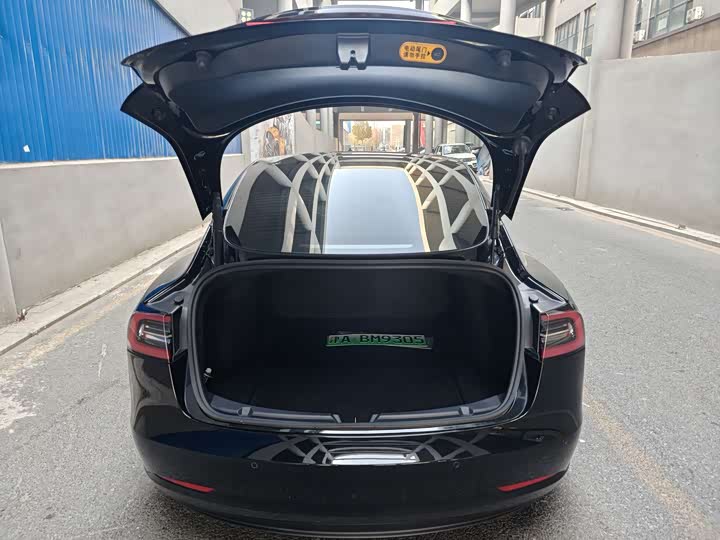 Фото 10 - Tesla Model 3