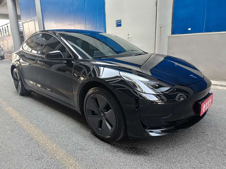 Фото 3 - Tesla Model 3