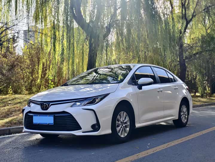 Фото 1 - Toyota Corolla