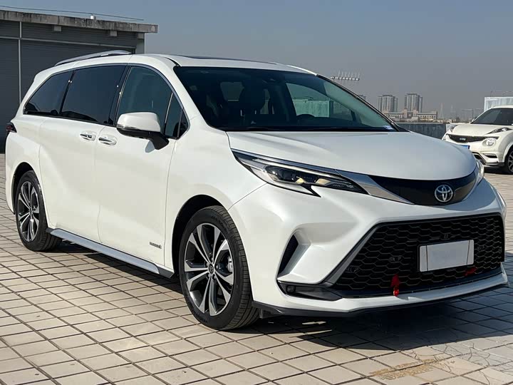 Фото 14 - Toyota Granvia