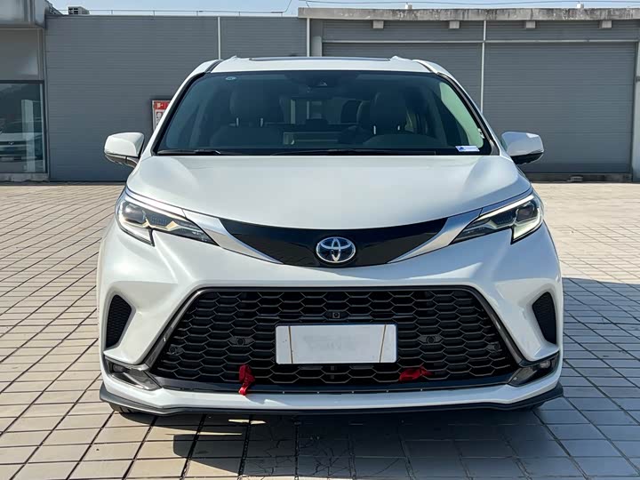 Фото 2 - Toyota Granvia