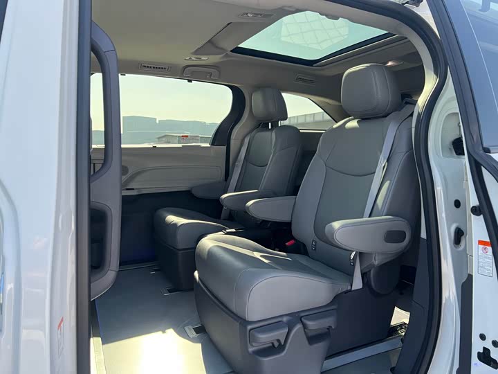 Фото 22 - Toyota Granvia