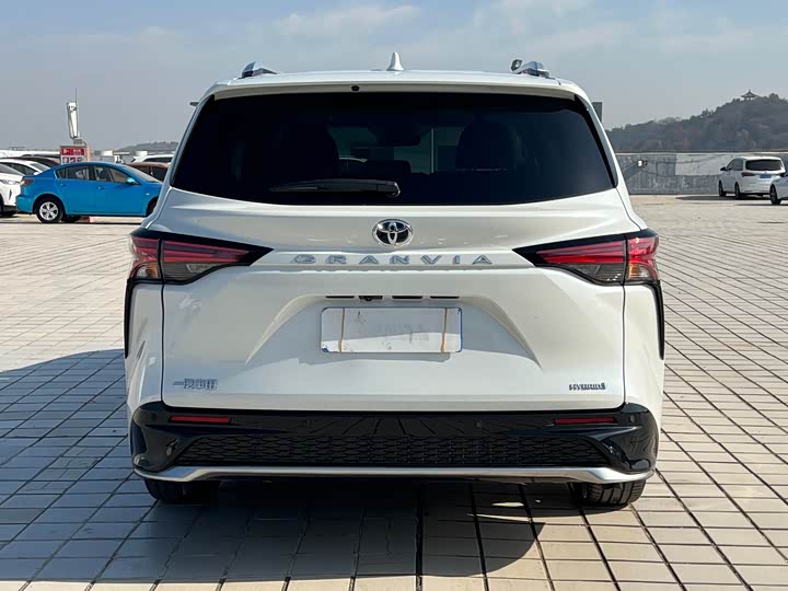 Фото 5 - Toyota Granvia