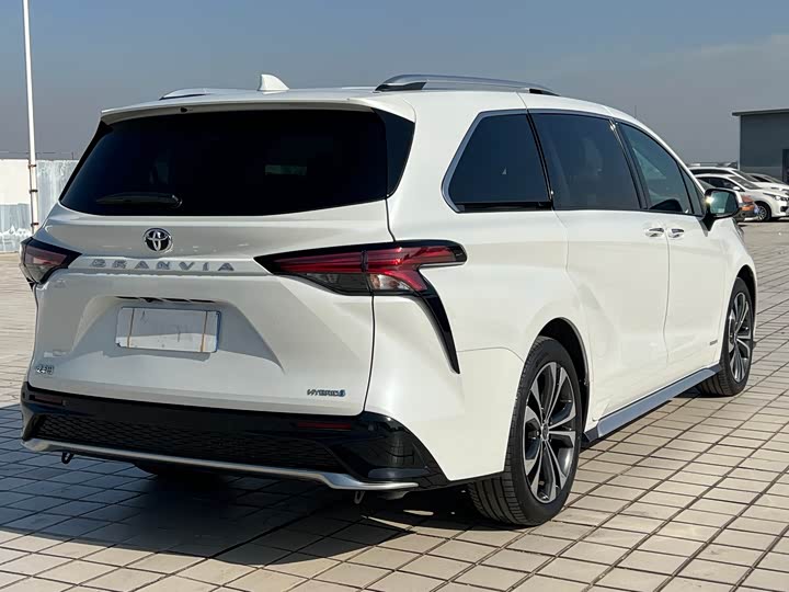 Фото 6 - Toyota Granvia