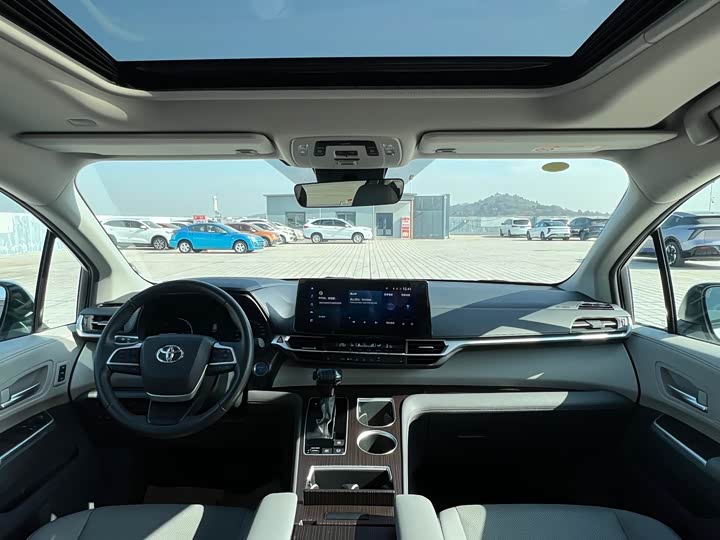 Фото 7 - Toyota Granvia