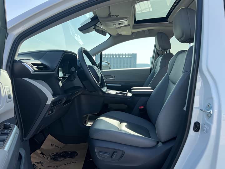 Фото 8 - Toyota Granvia