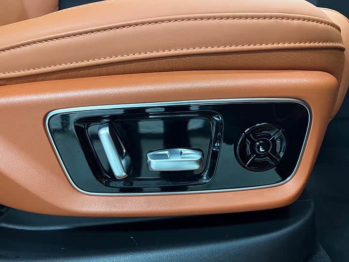 Фото 12 - LiXiang L7