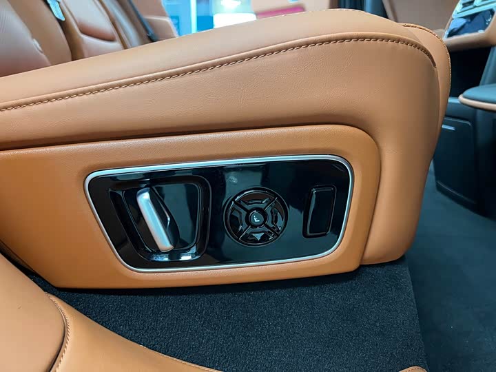 Фото 18 - LiXiang L7