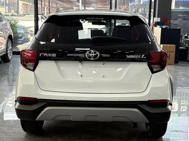 Фото 15 - Toyota Yaris L Hatchback