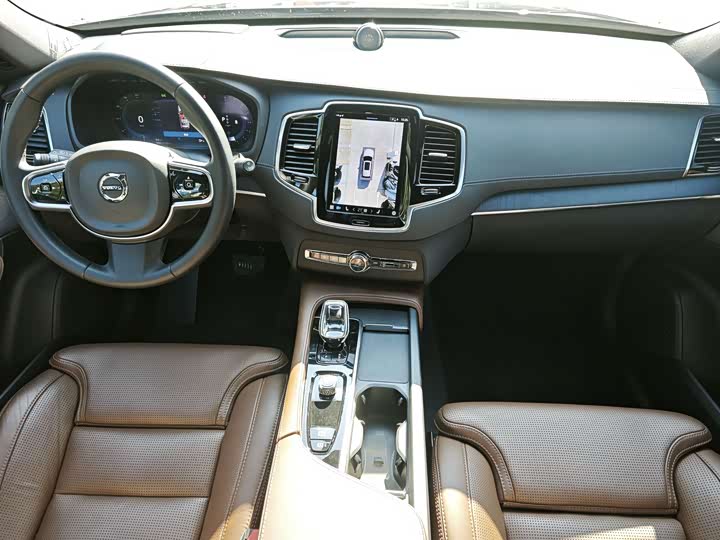 Фото 11 - Volvo XC90