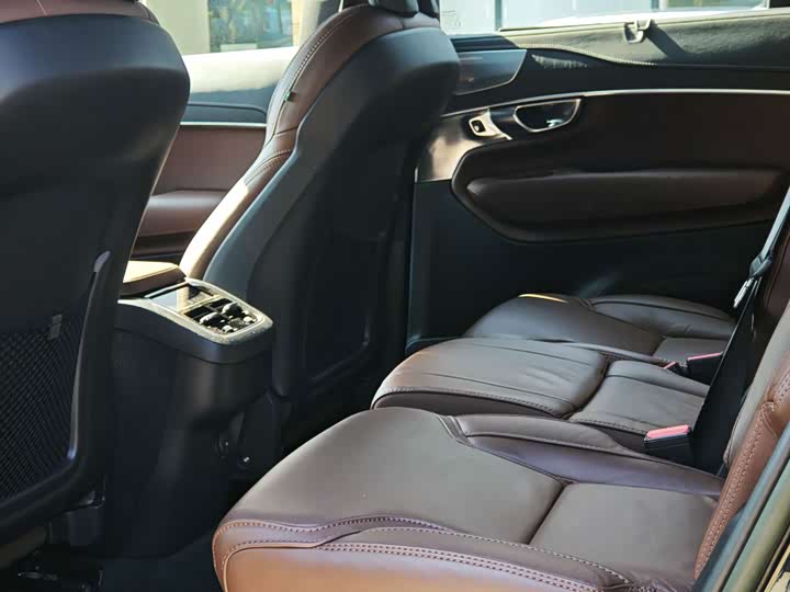 Фото 7 - Volvo XC90