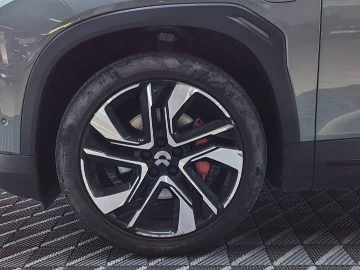 Фото 8 - Nio EC6