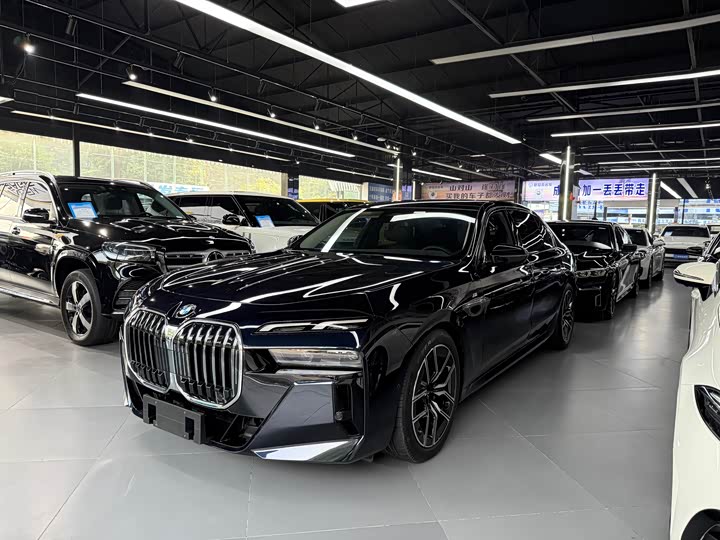 Фото 1 - BMW 7 Series