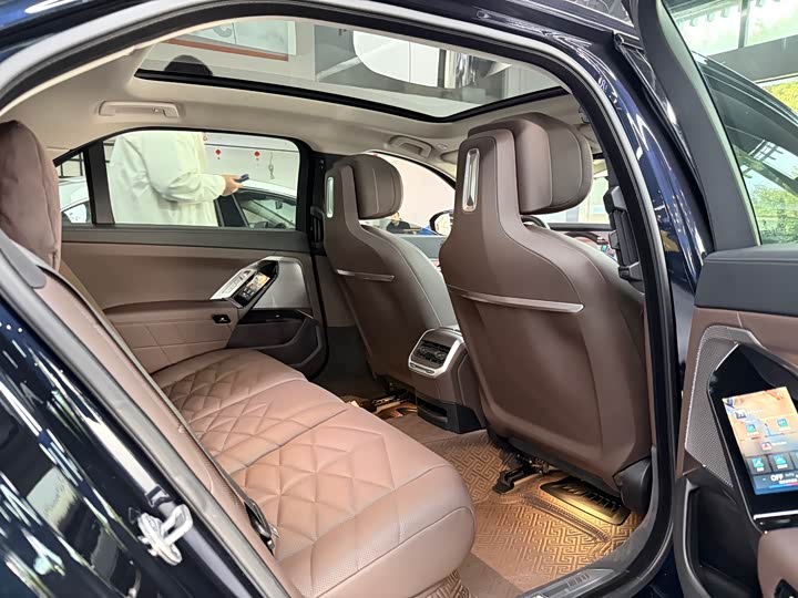 Фото 11 - BMW 7 Series