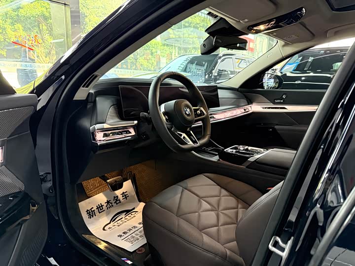 Фото 4 - BMW 7 Series