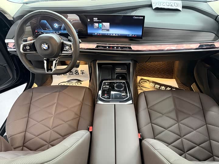 Фото 6 - BMW 7 Series