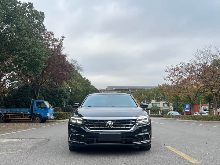 Фото 2 - Volkswagen Passat