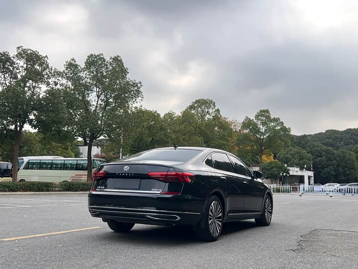 Фото 7 - Volkswagen Passat