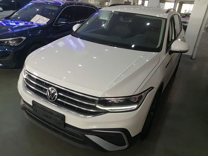 Фото 1 - Volkswagen Tiguan L Pro