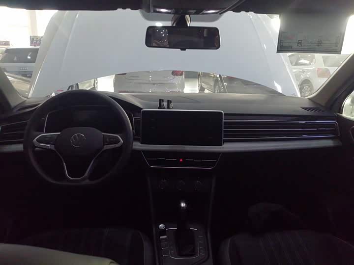 Фото 10 - Volkswagen Tiguan L Pro