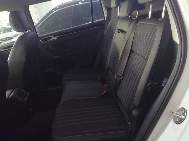 Фото 17 - Volkswagen Tiguan L Pro