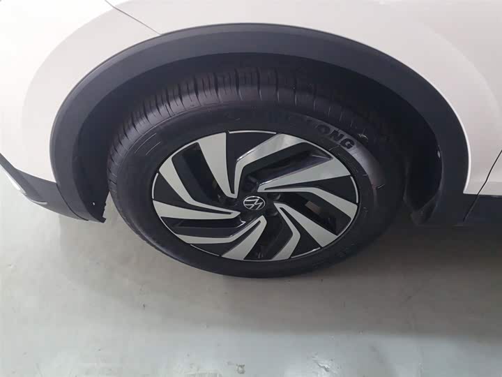 Фото 23 - Volkswagen Tiguan L Pro