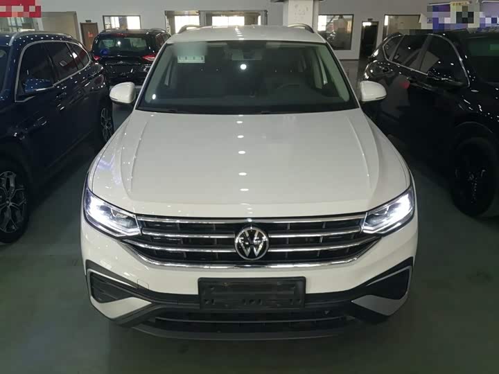 Фото 3 - Volkswagen Tiguan L Pro