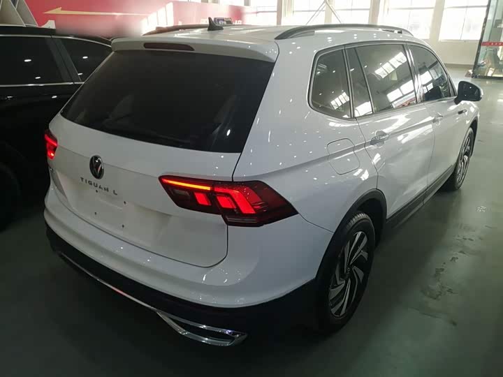 Фото 7 - Volkswagen Tiguan L Pro