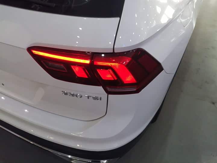 Фото 8 - Volkswagen Tiguan L Pro