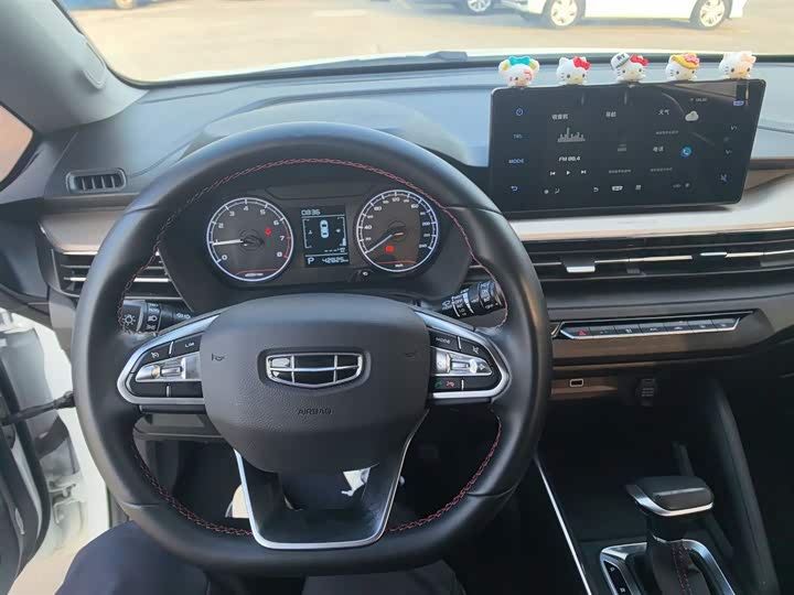 Фото 11 - Geely Vision X3