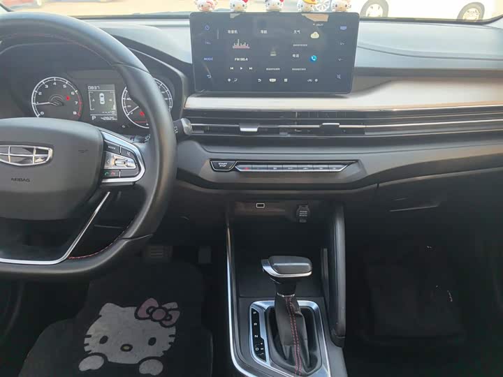 Фото 13 - Geely Vision X3