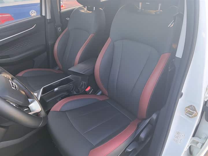 Фото 15 - Geely Vision X3